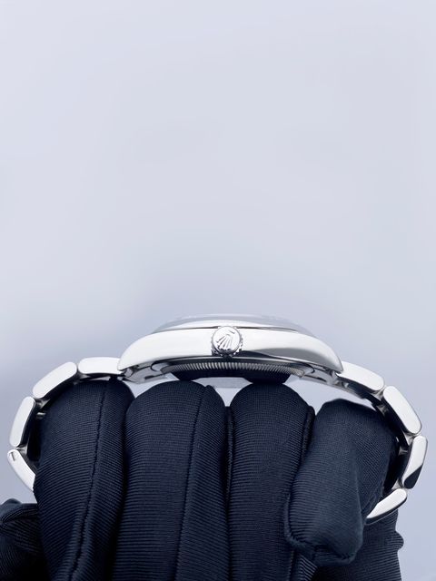 Rolex Oyster Perpetual 126000 Image 7